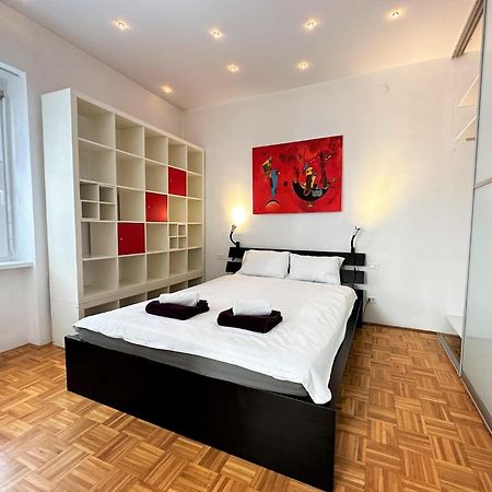 Charming Starry Night Apartment Любляна Экстерьер фото