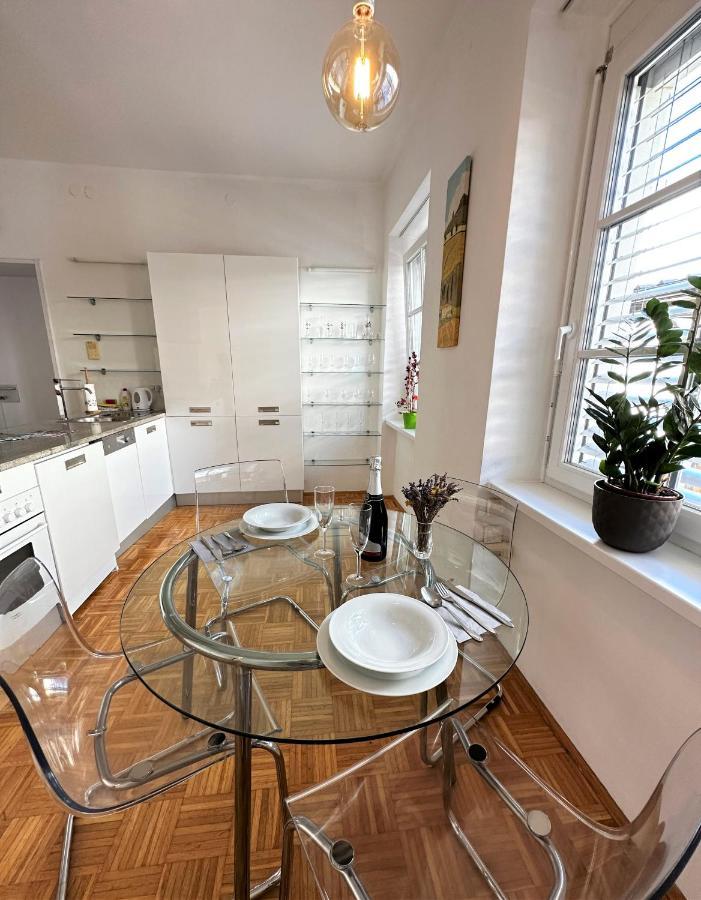 Charming Starry Night Apartment Любляна Экстерьер фото
