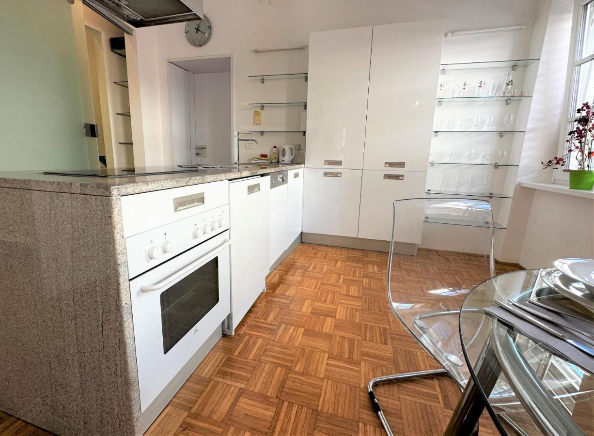 Charming Starry Night Apartment Любляна Экстерьер фото