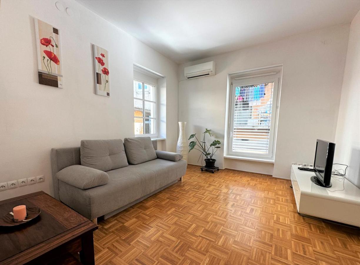 Charming Starry Night Apartment Любляна Экстерьер фото